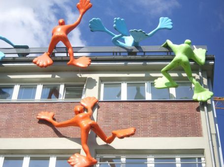 Düsseldorf : Medienhafen, "Flossis" an der Fassade